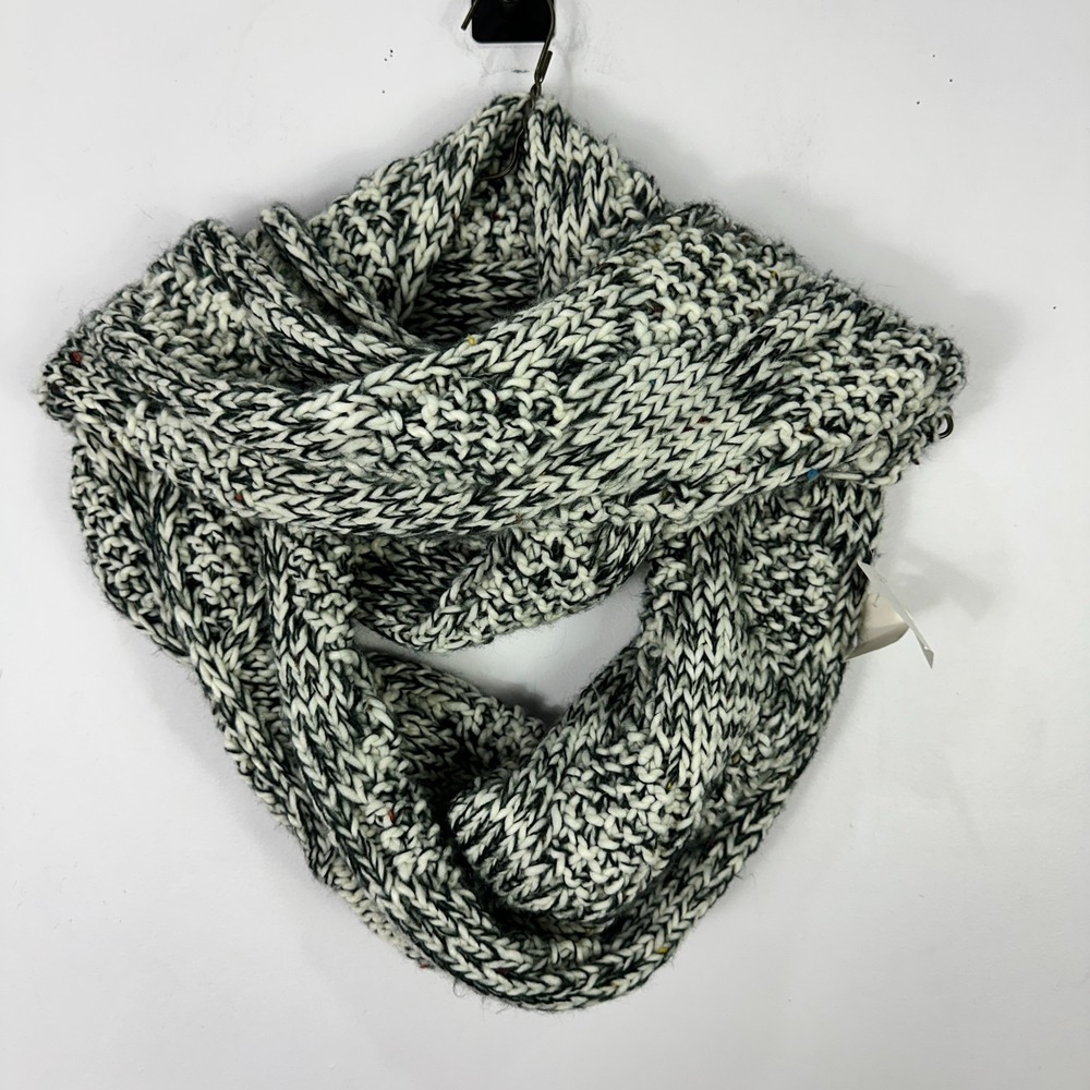 LOFT Chunky Knit Infinity Scarf Black Ivory Speckled Cozy Parisian Quiet‎ Luxury